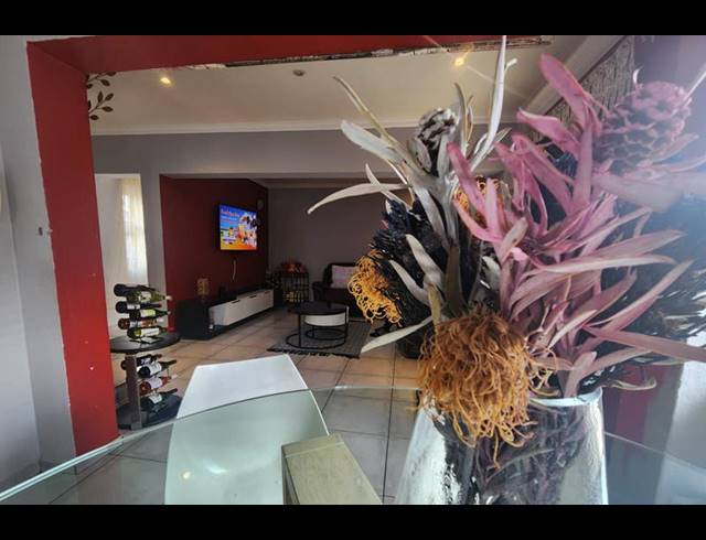 3 BEDROOM HOUSE FOR SALE IN SONNEVELD
